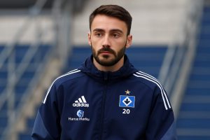 Hamburg's Fabio Vieira pictured in track jacket